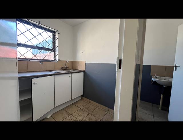 486M² WAREHOUSE TO LET IN SPARTAN